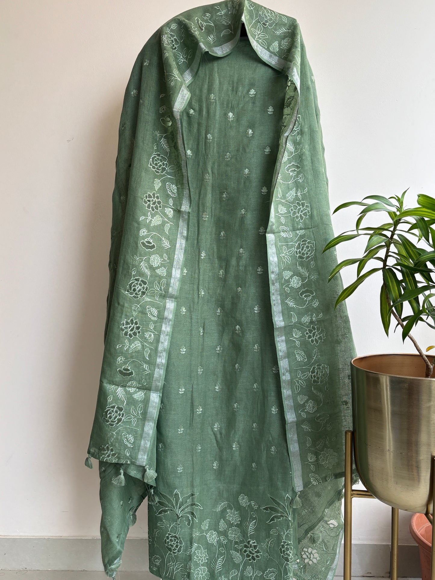 Pure Linen Hand-Embroidered Suit – Where Comfort Meets Luxury