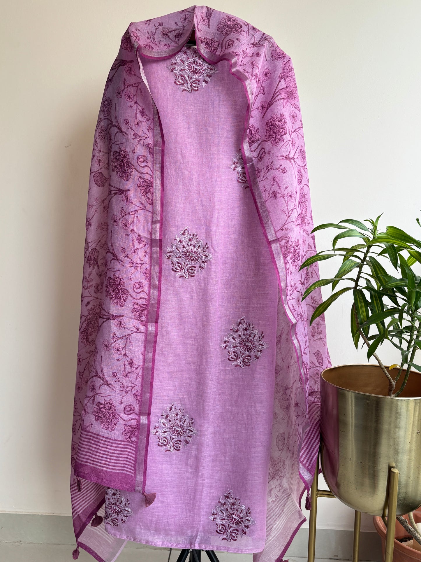 Pure Linen Hand-Embroidered Suit – Where Comfort Meets Luxury