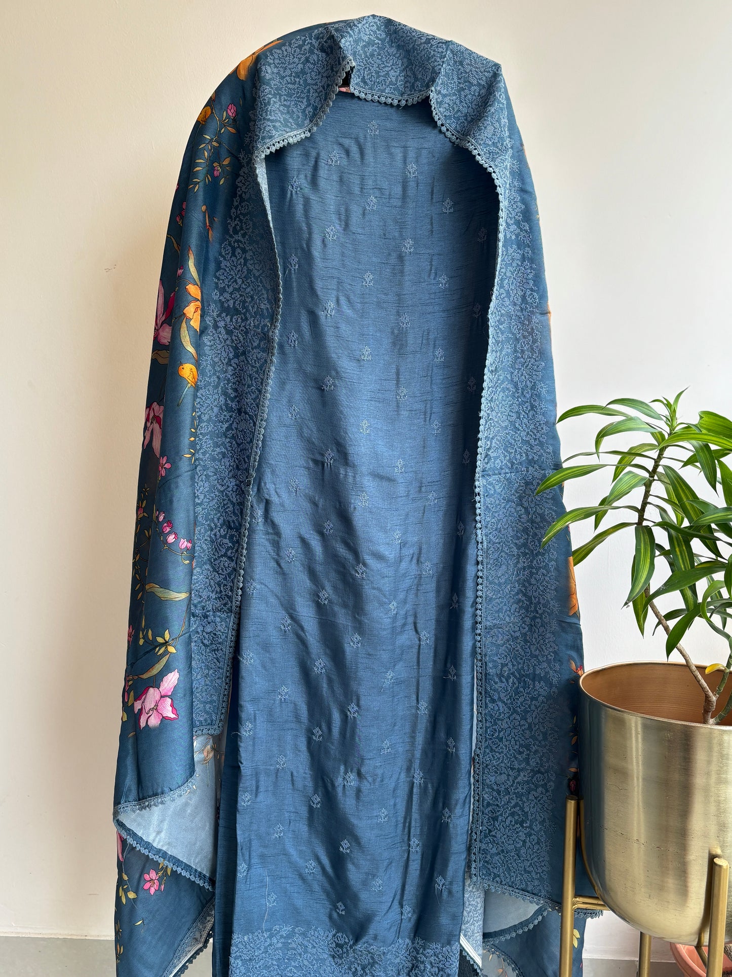 Pure Linen Hand-Embroidered Suit – Where Comfort Meets Luxury