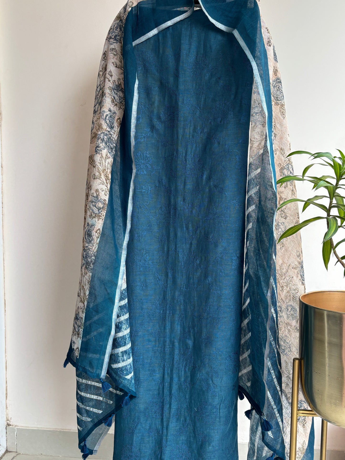 Pure Linen Hand-Embroidered Suit – Where Comfort Meets Luxury