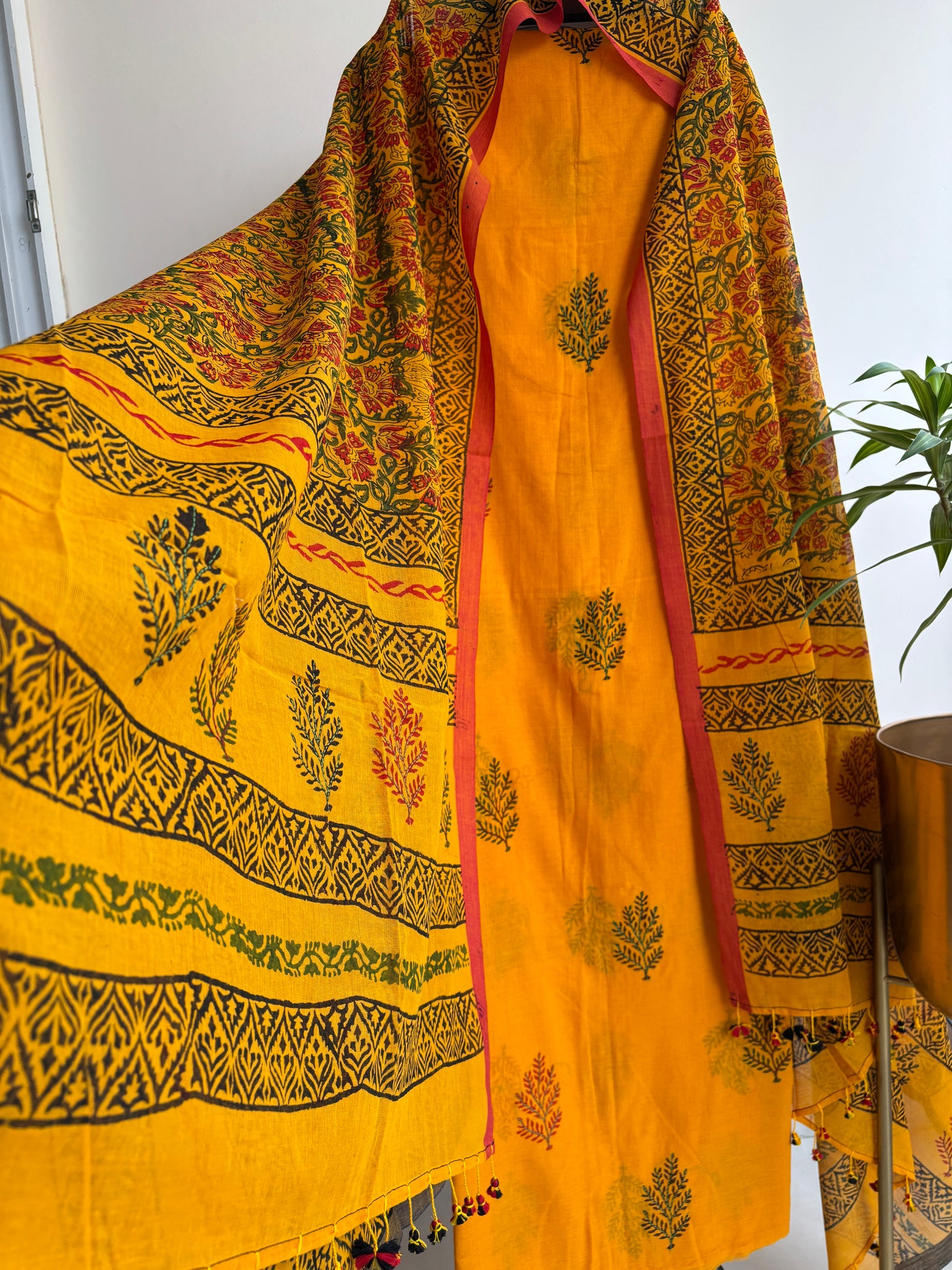Handcrafted Jamdani Mul Cotton Suit with Kalamkari Dupatta – A Blend of Grace & Heritage