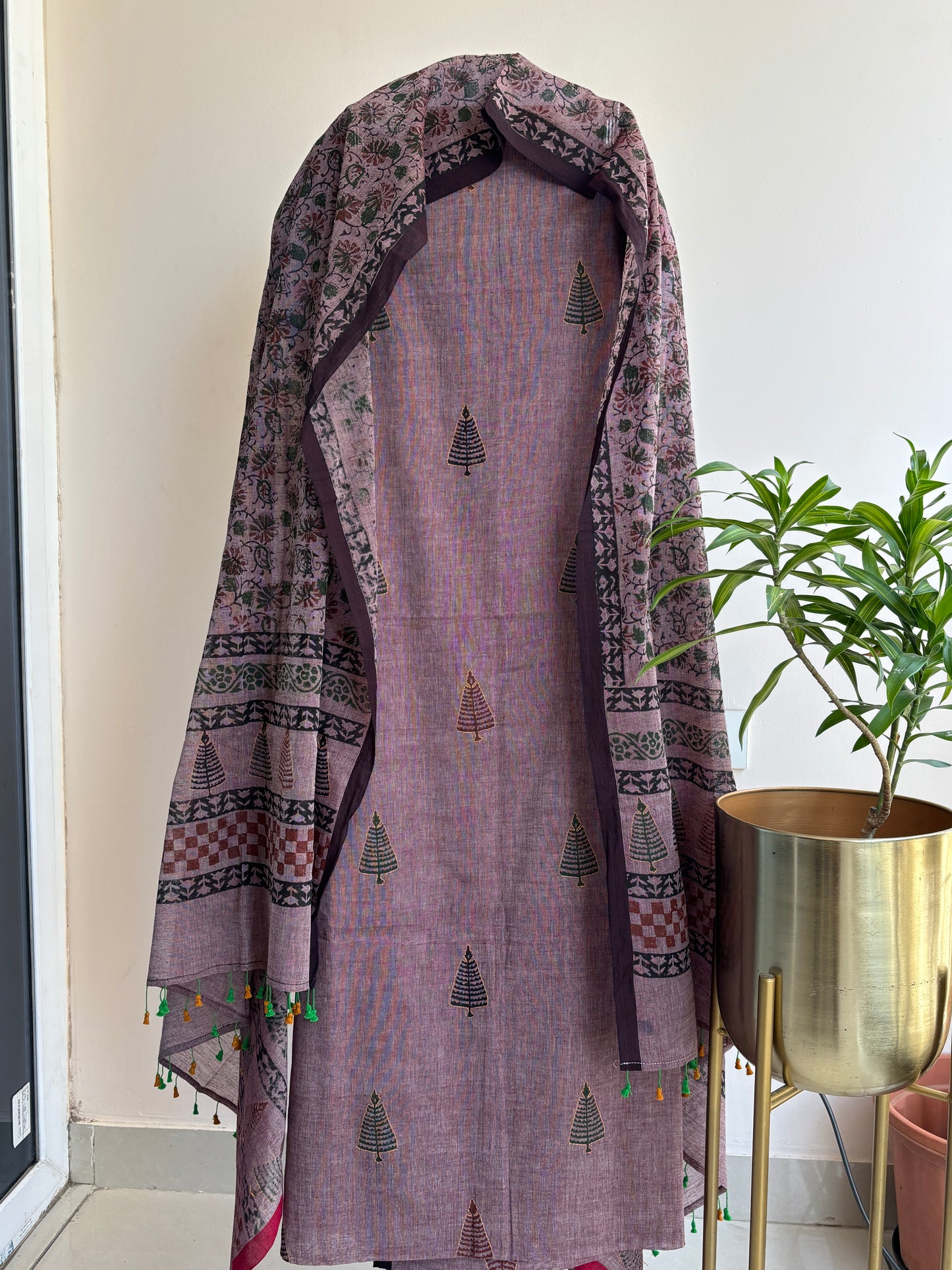 Handcrafted Jamdani Mul Cotton Suit with Kalamkari Dupatta – A Blend of Grace & Heritage