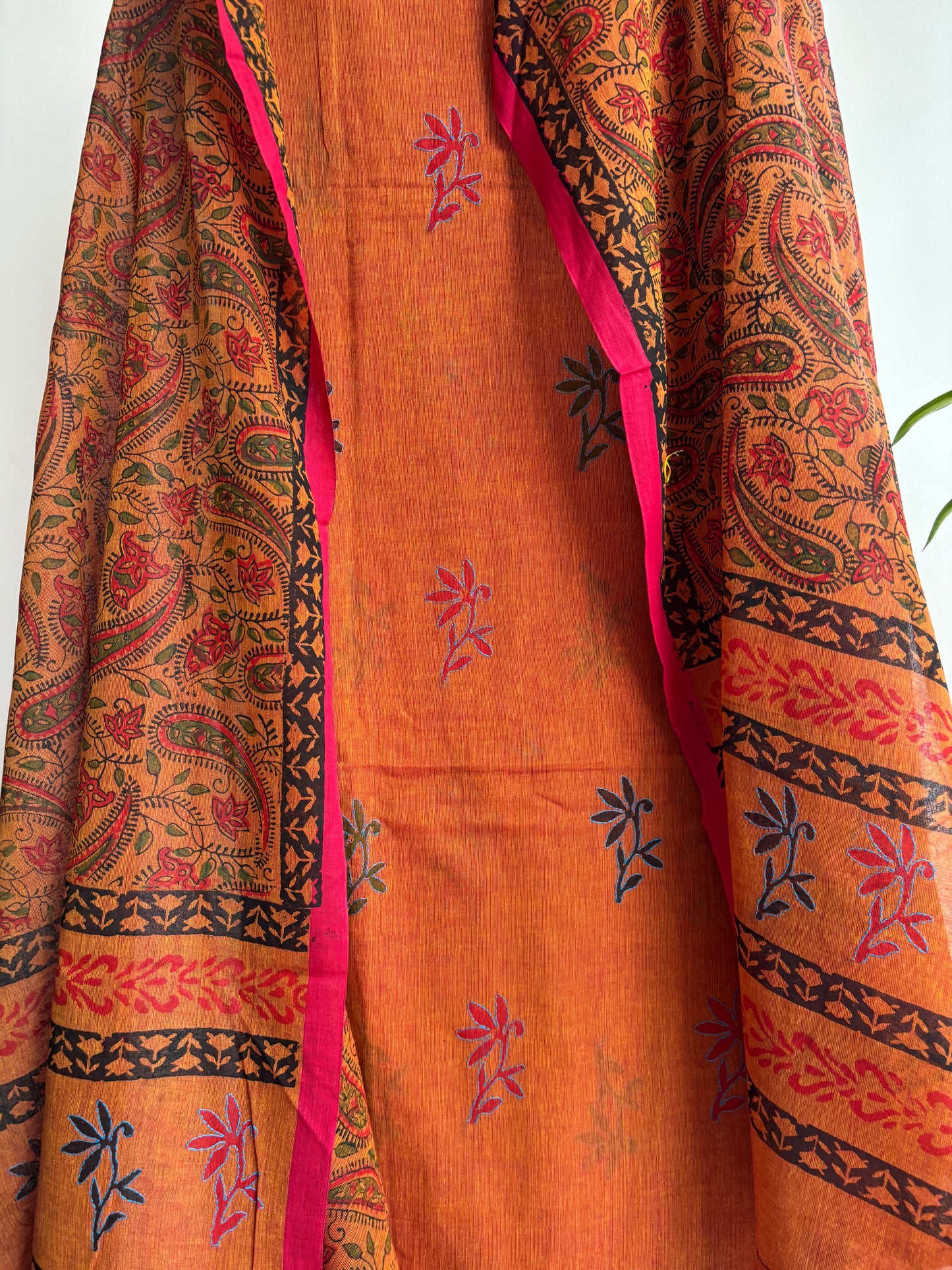 Handcrafted Jamdani Mul Cotton Suit with Kalamkari Dupatta – A Blend of Grace & Heritage