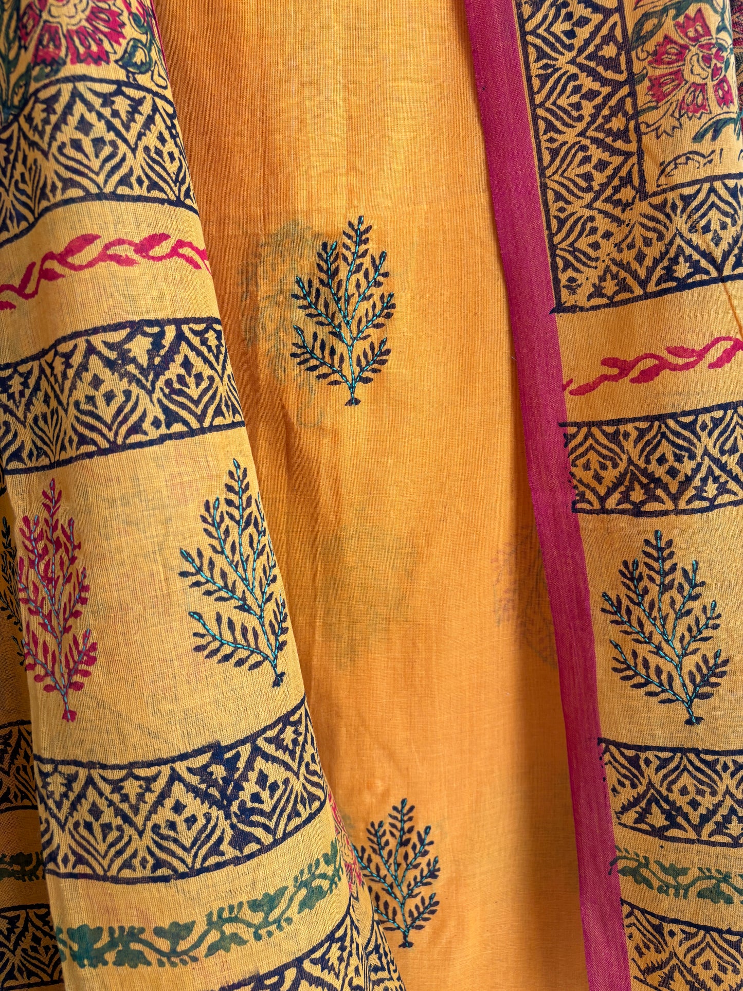 Handcrafted Jamdani Mul Cotton Suit with Kalamkari Dupatta – A Blend of Grace & Heritage