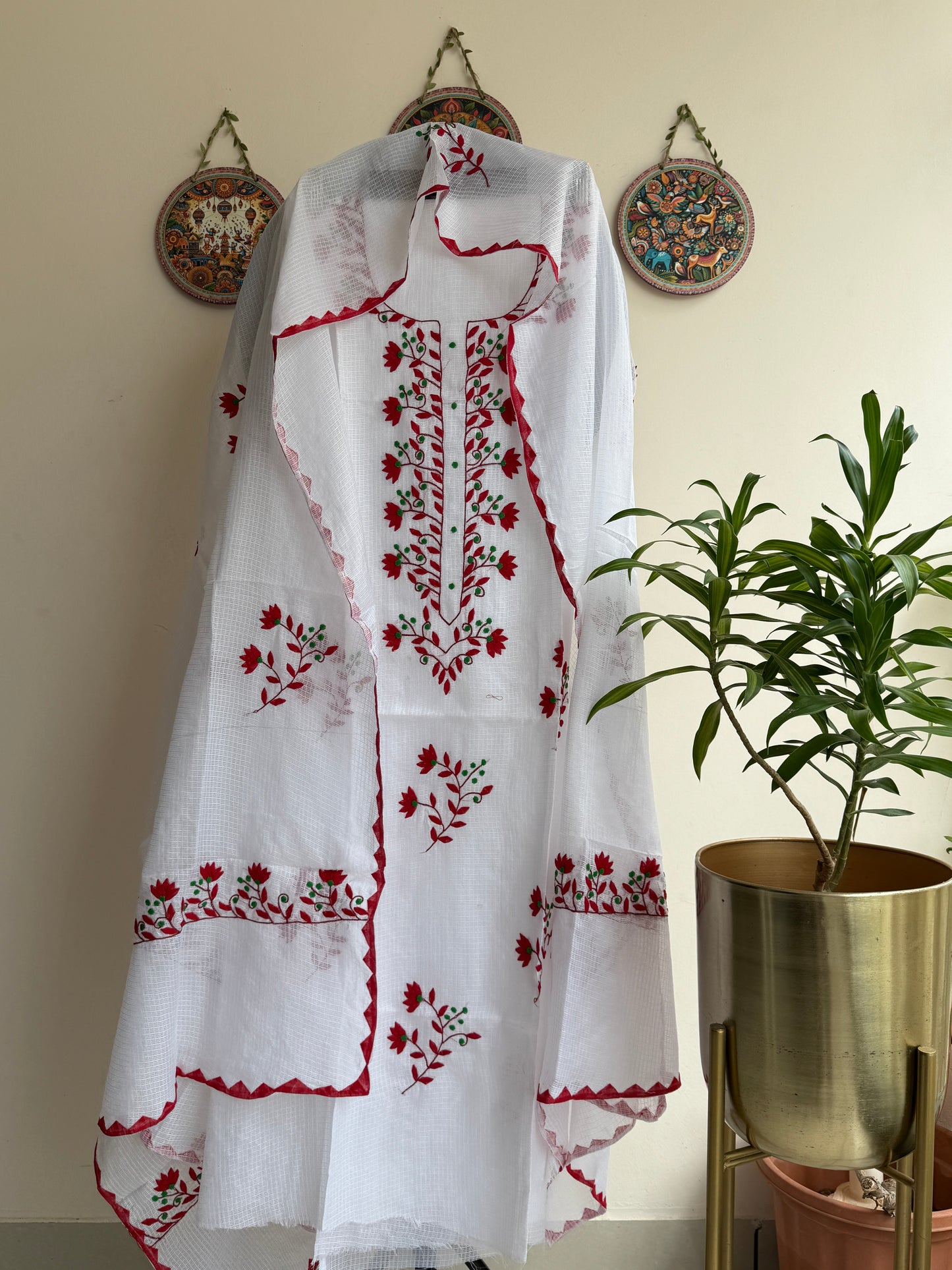 Aligarh's Tradional handcrfted Phoolpatti (applique)- Multicolor Phool Patti with White Base
