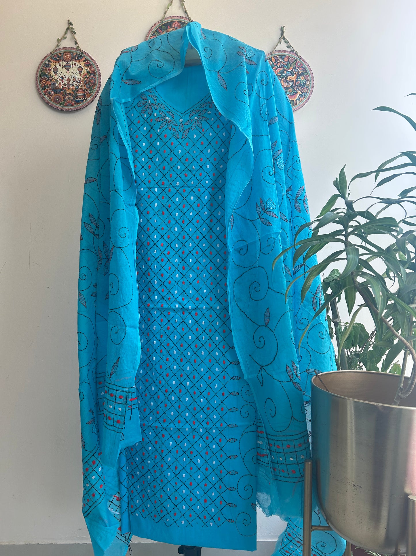Bengal Handloom- Kanth Stich Geometrical Shape Pure Cotton Embroided Suit Set
