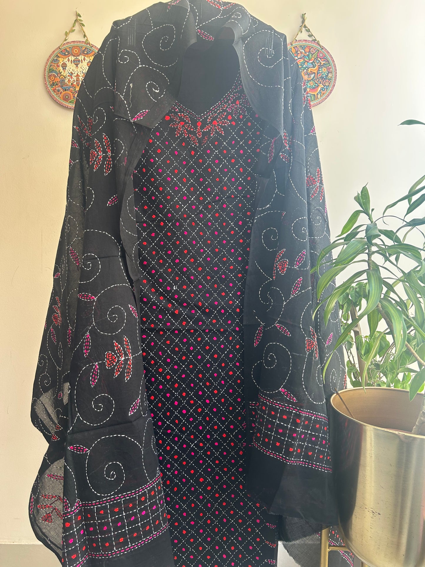 Bengal Handloom- Kanth Stich Geometrical Shape Pure Cotton Embroided Suit Set