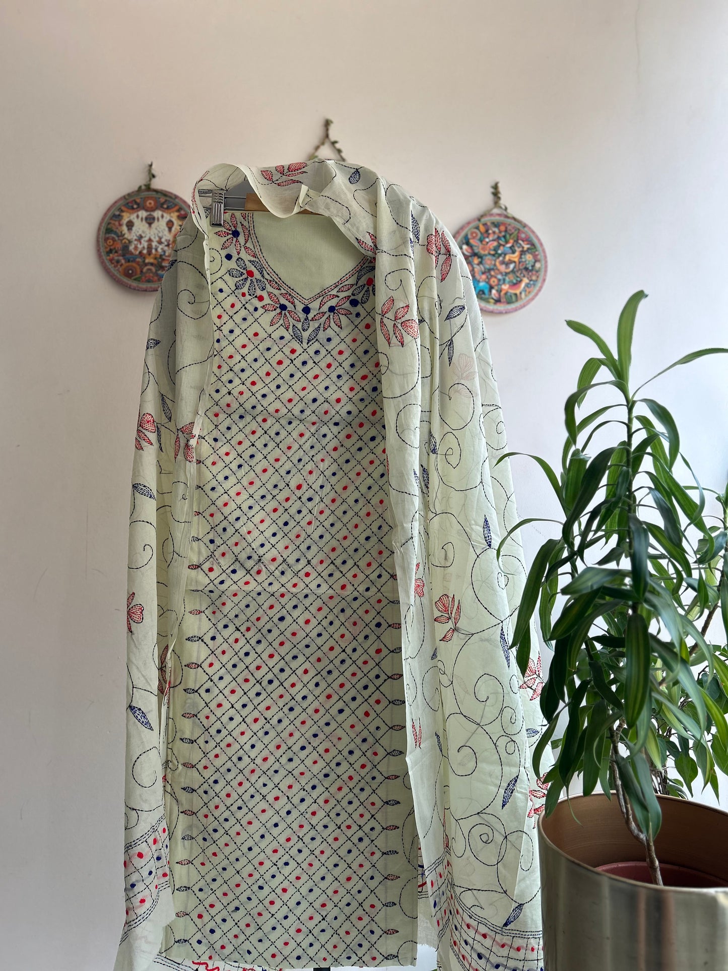 Bengal Handloom- Kanth Stich Geometrical Shape Pure Cotton Embroided Suit Set