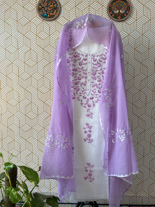 Aligarh's Tradional handcrfted Phoolpatti (applique)- Multicolor Phool Patti with White Base