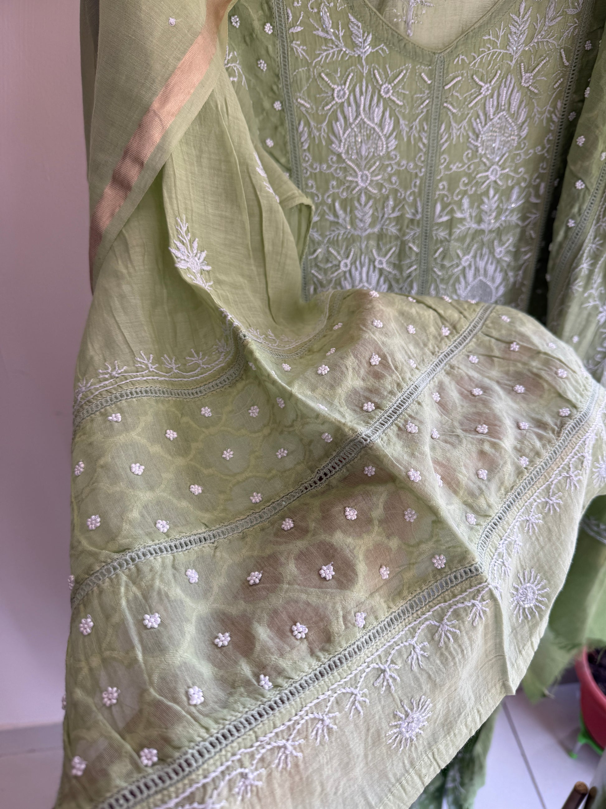 Hand embroidered Chikankari with cutdana and pearl detailing on Mul Chanderi fabric